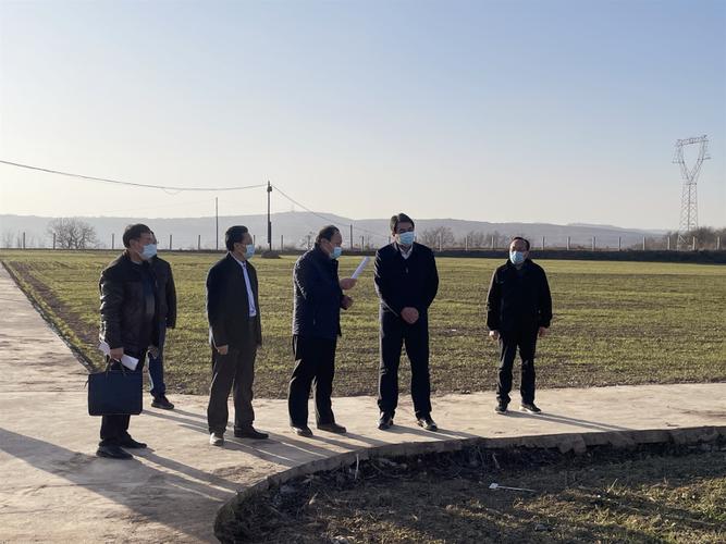 市委副書記楊小平在天水市農業科學研究所調研