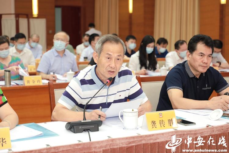 省政協委員,民革省農業科學院支部主委,省農業科學院研究員 龔傳勝.