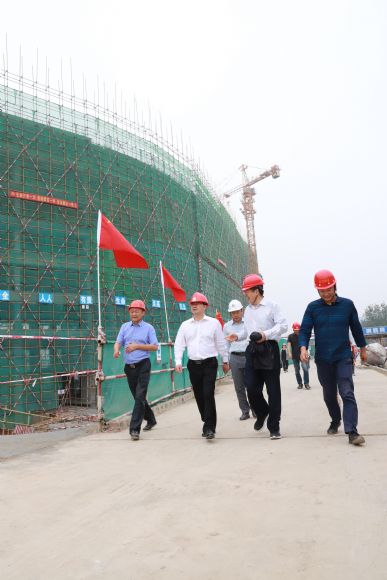 四川省農業科學院 牟錦毅院長視察院科研實驗大樓項目現場