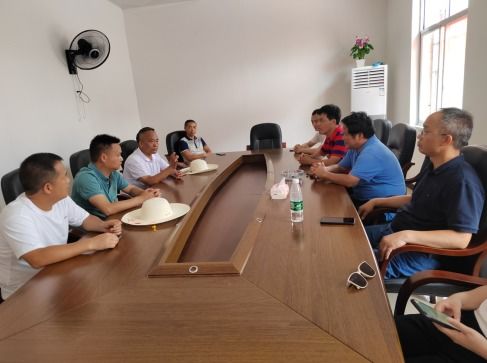 國家現(xiàn)代農(nóng)業(yè)柑橘技術體系崗位科學家一行到洪江市指導柑橘產(chǎn)業(yè)