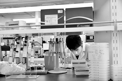 變 一把尺子衡量 為 分類多元評價 職稱評聘改革 拓寬教師職業發展之路